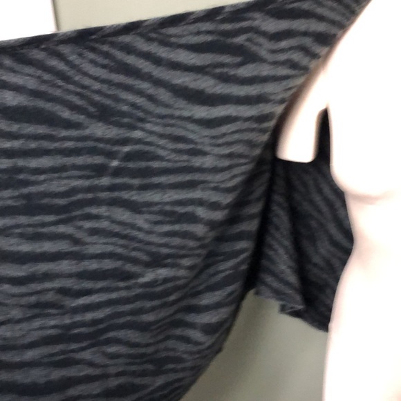 Knit Wrap Shawl Black Gray Stripe Zebra Print Poncho One Size. - Picture 3 of 9